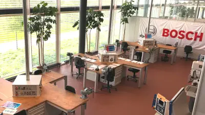 Ausbildungswerkstatt mit kreativem Sitzplatzkonzept