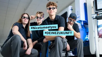 Junge Menschen treffen auf innovative Technologien