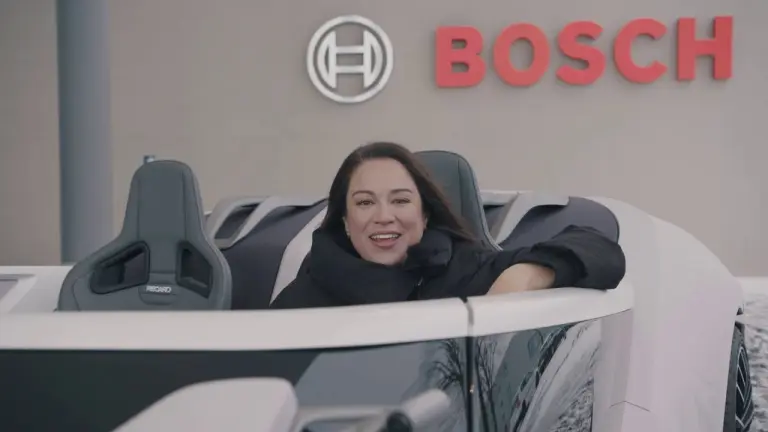 Nicole Scott besucht das neue Bosch 300 mm Halbleiterwerk in Dresden, Deutschland