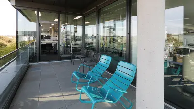 Terrasse mit Sitzgelegenheiten