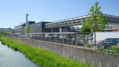 Blick auf den Fluss Main und das Firmengelände