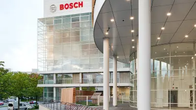 Bürogebäue mit Eingangsbereich