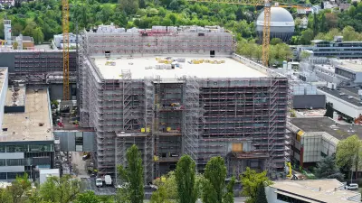In Reutlingen wird ein mehrstöckiges Bürogebäude gebaut.