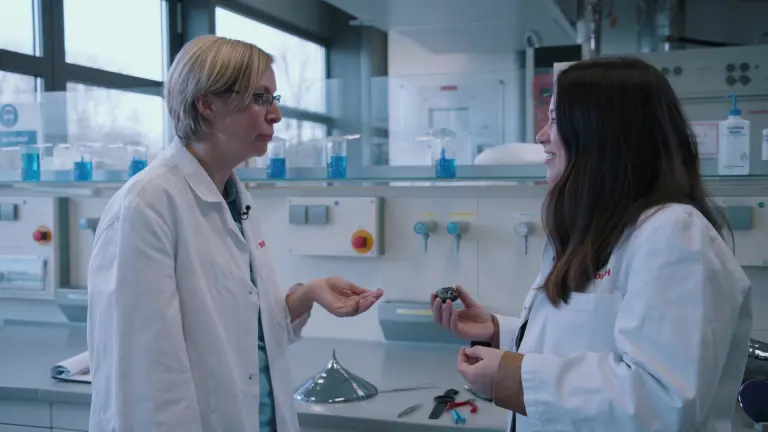 A world without semiconductors - Nicole Scott's visit at the Bosch semiconductor factory
