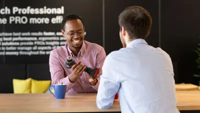 Sofoneas arbeitet für die blaue Produktlinie Bosch Professional